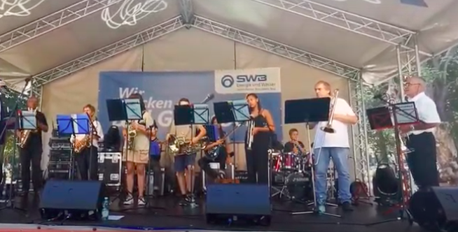 BRASSROCK mischten beim Sommerfest mit