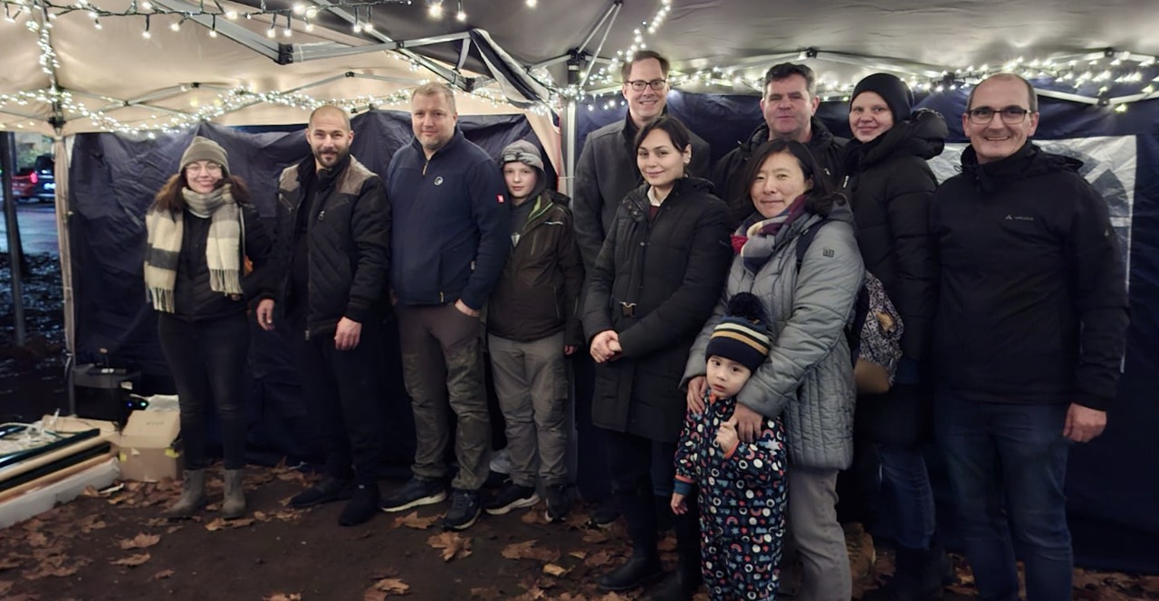Gemeinsam mit Herz und Hand – Schulpflegschaft auf Weihnachtsmarkt und bei Winterlichtern