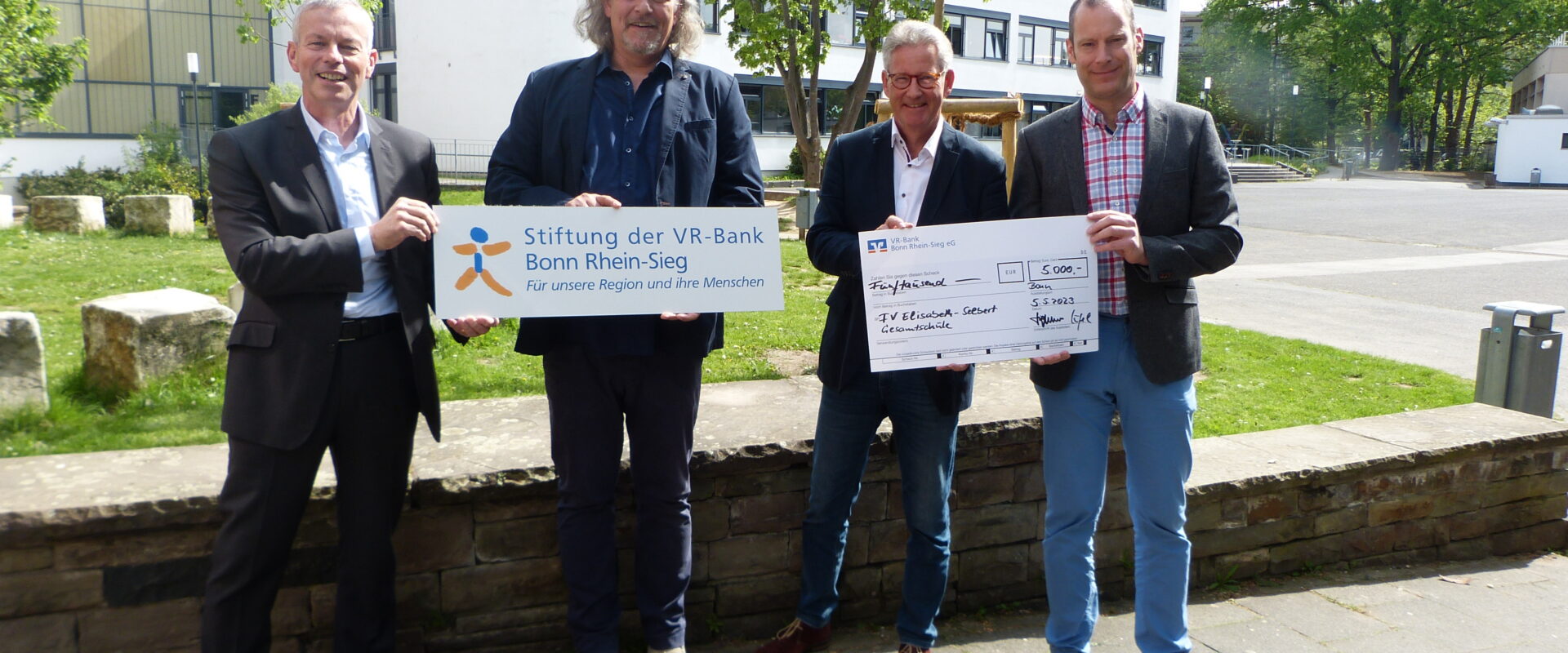 Für „Be-Cool-Training“: Stiftungsrat der VR-Bank spendete 5000€